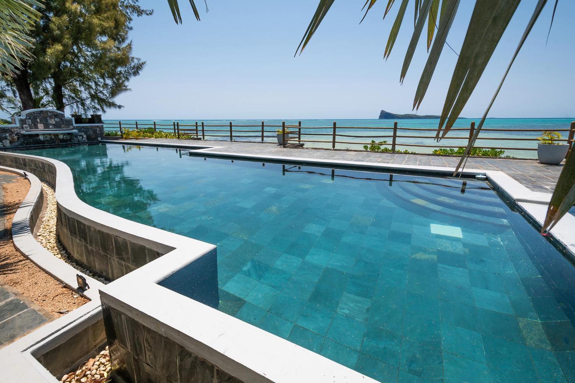 Luxury Beachfront Duplex, Coin De Mire View / 3Bed Cap Malheureux Exterior photo